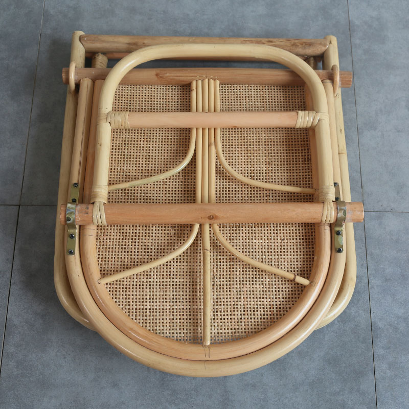 Foldable natural wicker rattan chair