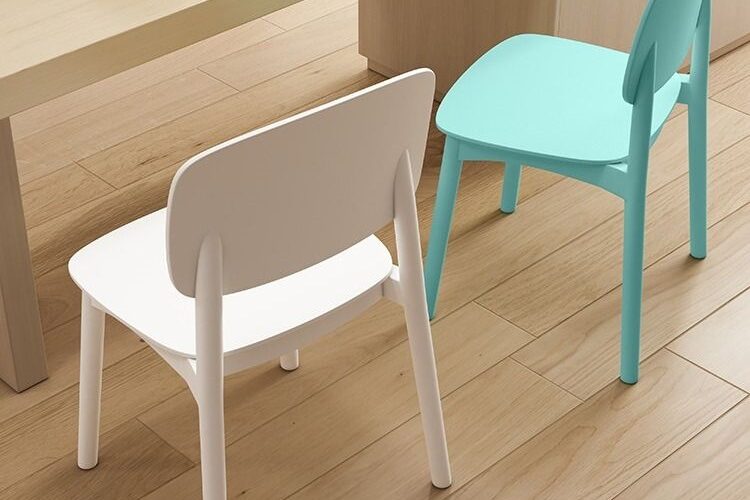 Modern minimalist plastic dining chair with ergonomic backrest in cream color