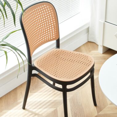 Image Alt: Nordic Style Plastic Dining Chairs with Backrest