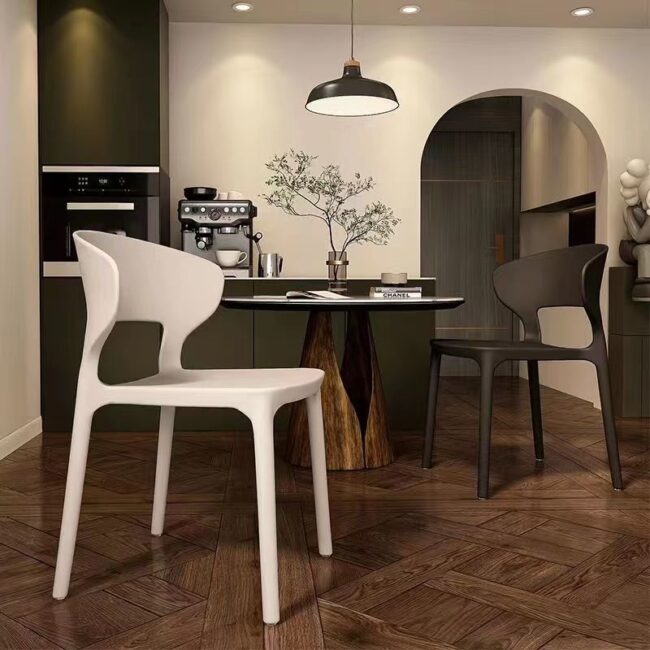 Nordic-style custom plastic chair with horn backrest for dining and lounge
