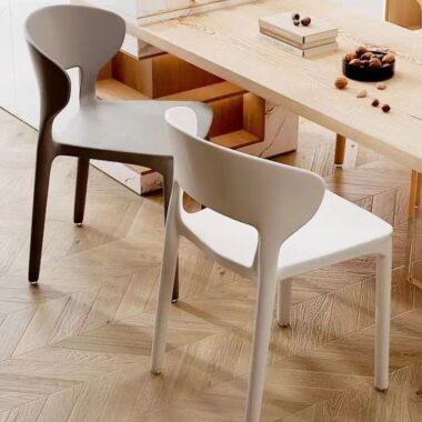 Nordic-style custom plastic chair with horn backrest for dining and lounge